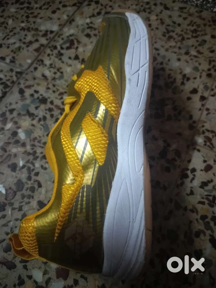 Nivia badminton shoe