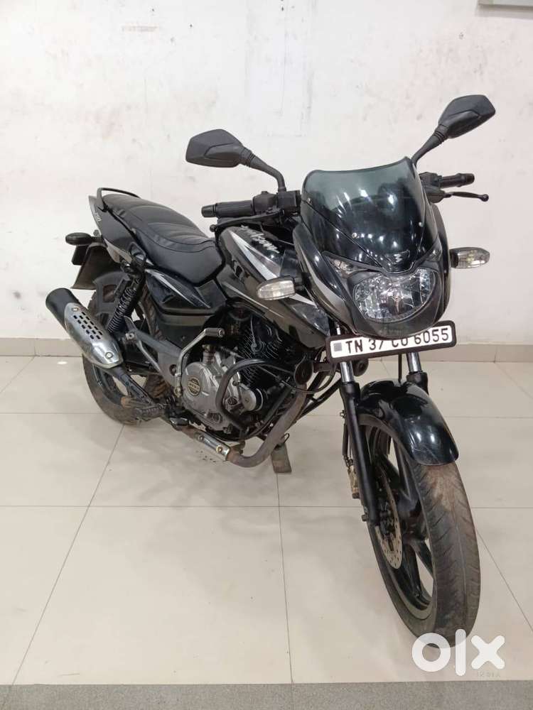 BAJAJ PULSAR 150 CC BLACK COLOR