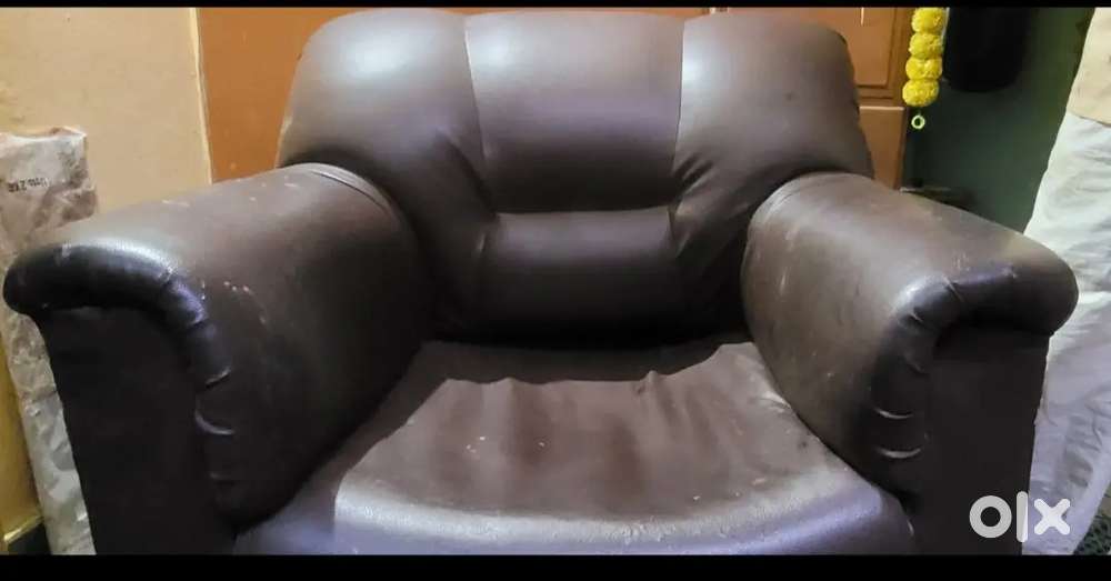 2 Leather Sofa Chairs. Comfortable, Durable & Good Condition