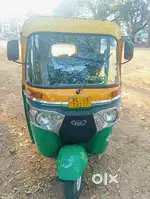 BAJAJ RE CNG