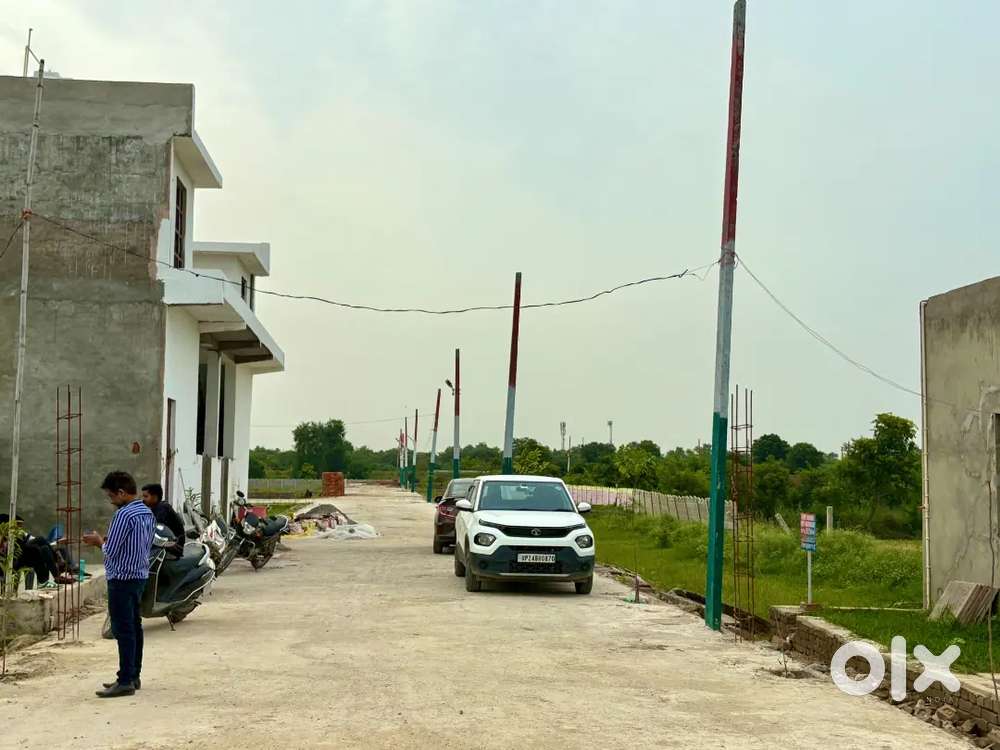 गेट बंद सोसायटी प्लॉट नोएडा एक्सटेंशन में।