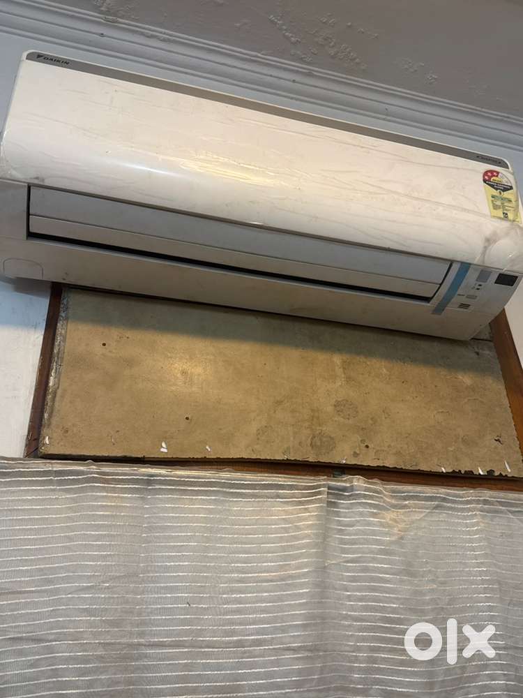 Daikin 1.5 tan Split ac 1 year old