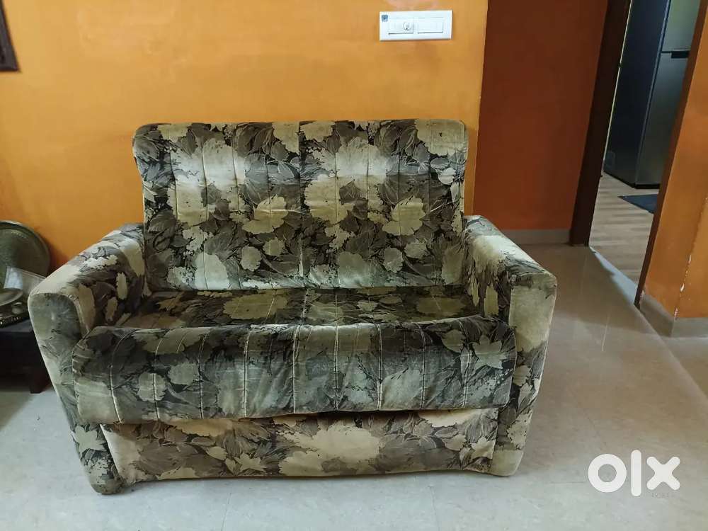 1 double seater and 2 single seater sofa set