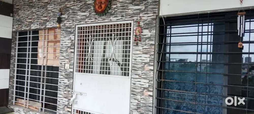 2bhk flat ground flor chatrapati sq near Narendra nagar office and all