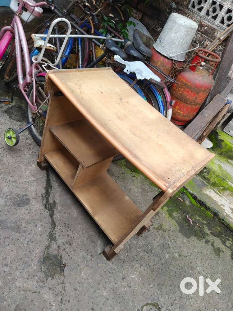 Computer TABLE( made with wood )