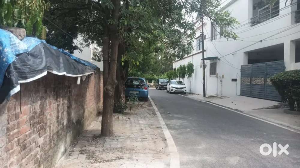 LDA Plot available Gomtinagar viram khand