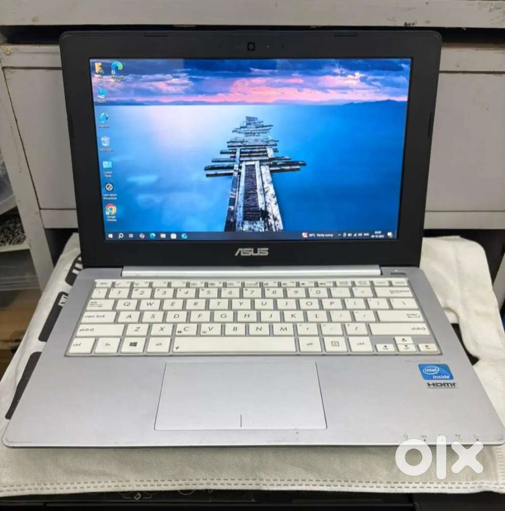 Asus 12 inch Mini laptop ( laptop complete working ha )