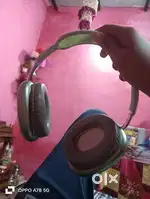 H headphone