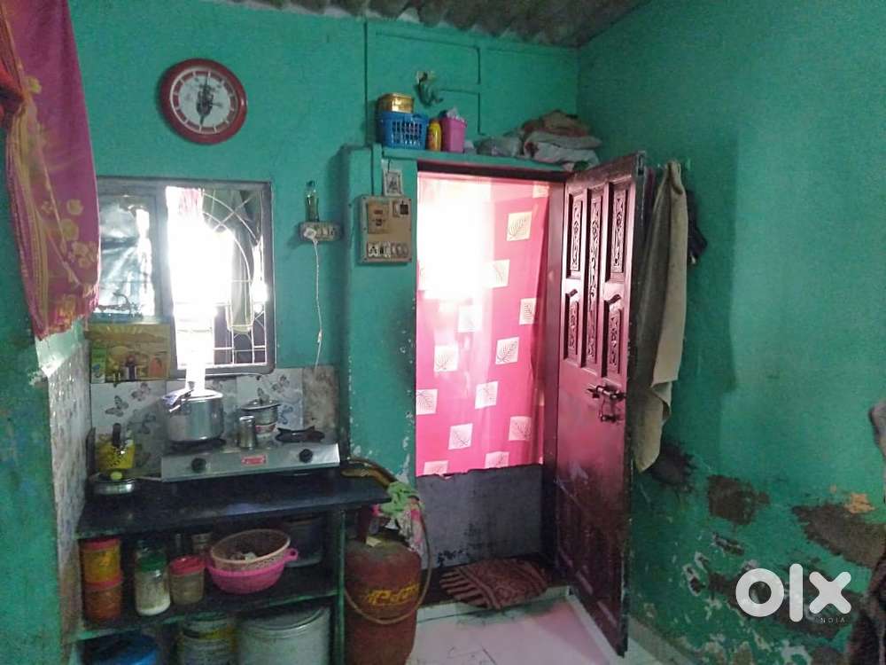 Malwani chawl road ka room bina latreen 3000 rent