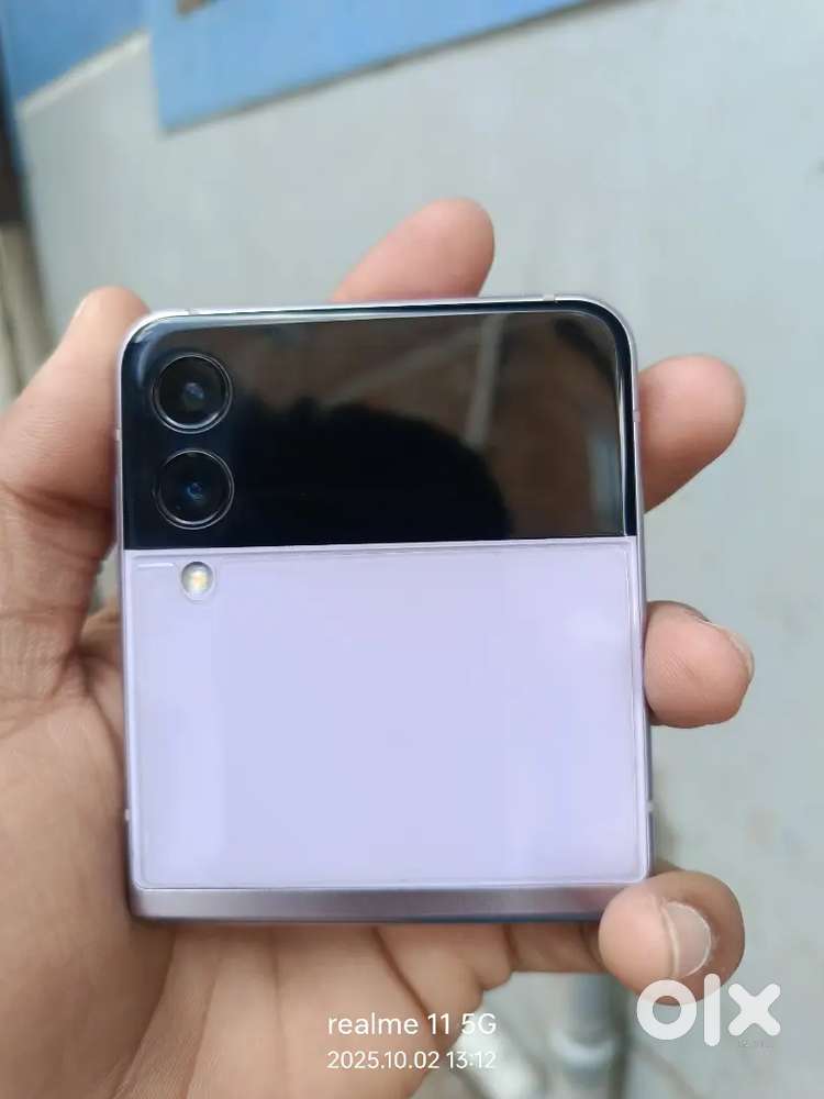 Samsung galaxy z flip 3 phone only 17500