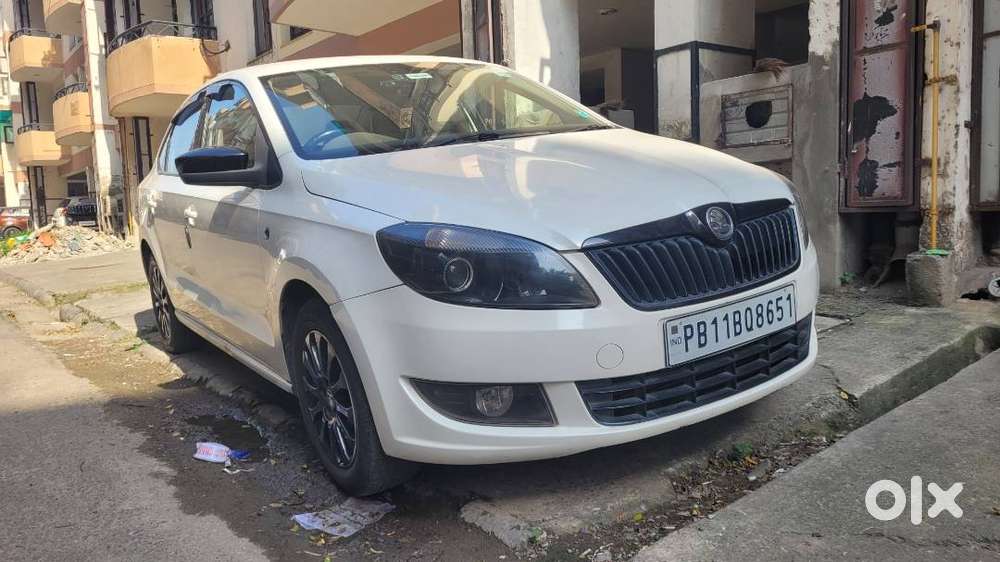 Skoda Rapid 2015 Top Model , Android Auto, LED Projector, Parking Sens