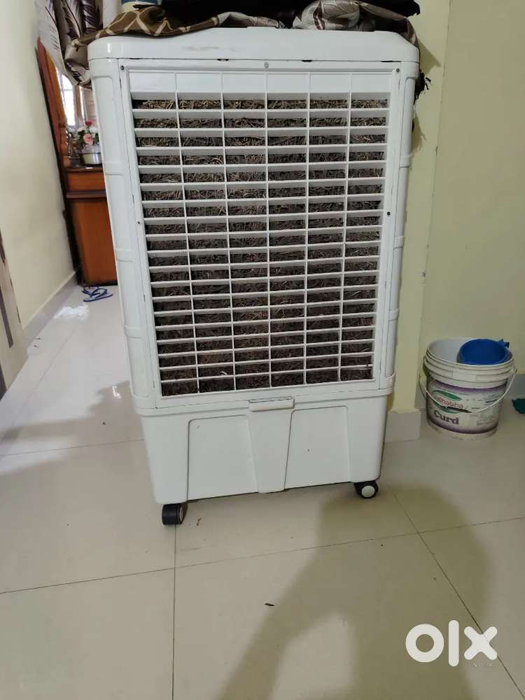 Cooler good condition 85 l.r capacity fix rate