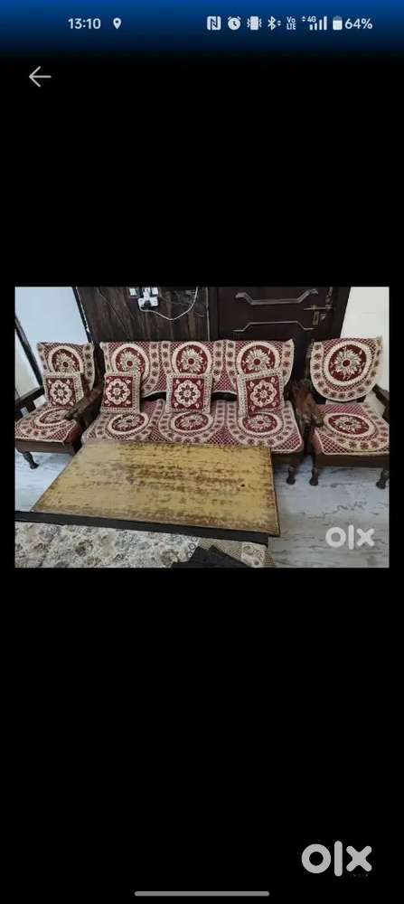 5 seater sofa with table in good condition