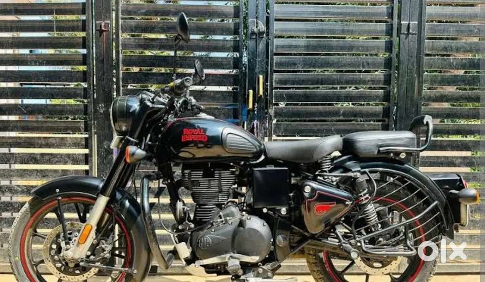 Classic 350 stealth black showroom record services genuine condition