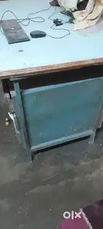 Good condition big office table with 4 drawers