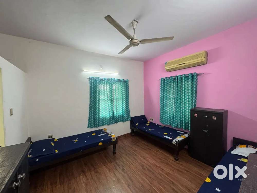 Boys and girls at pg available Fatehgunj