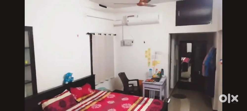 Doctor's house with 1st floor AC 1BHK , preferably bachelors