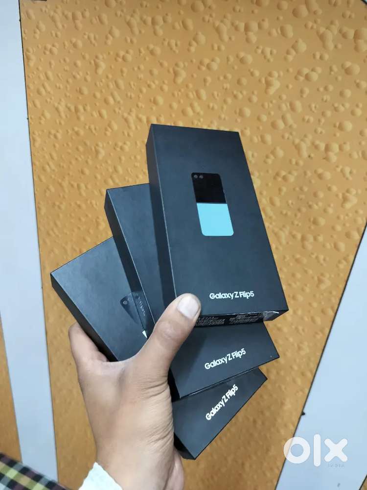 Samsung flip5 5g 256gb box packed with bill and seller warranty