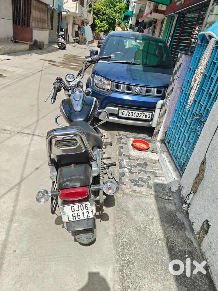 Bajaj Average 220