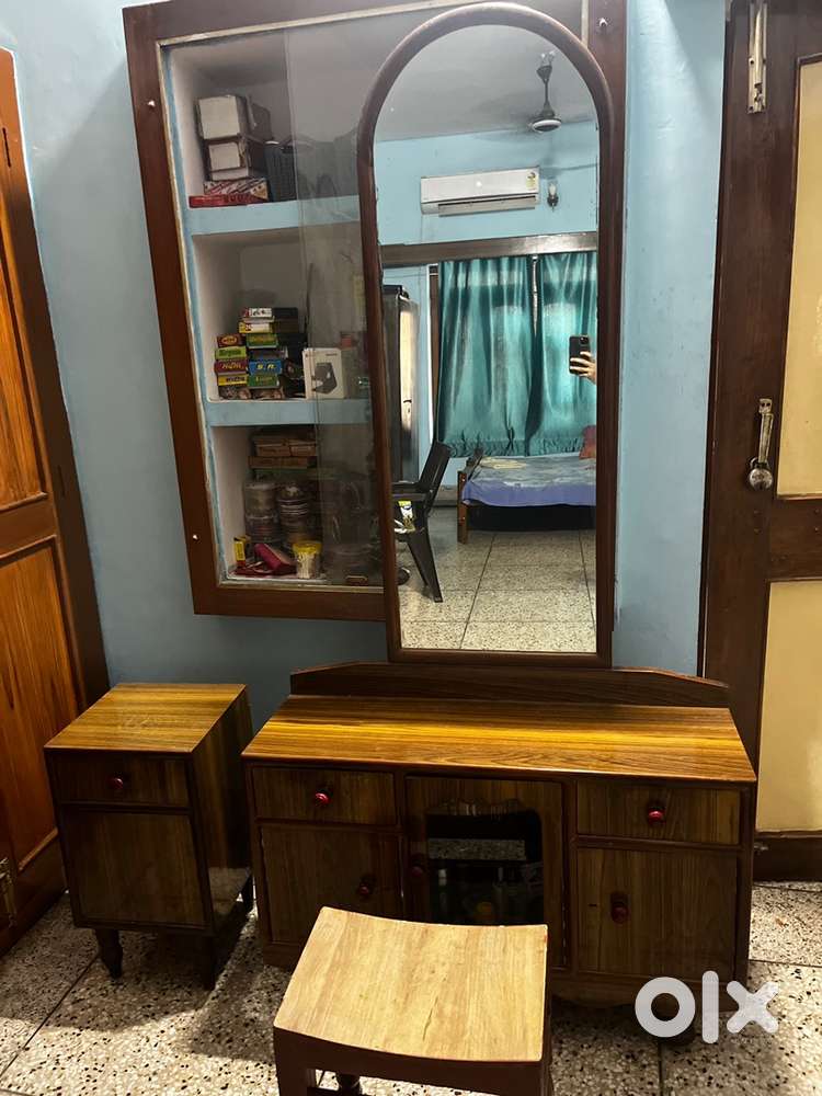 Bed+Dinning&Dressing table+mandir+crokeryunit+TV+washing machine+chair