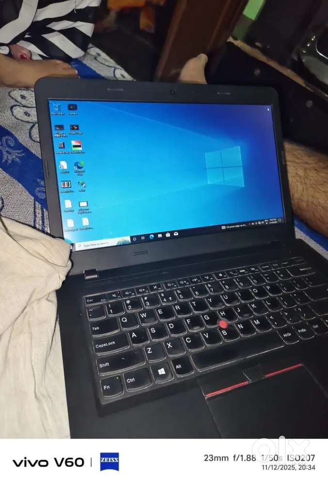 Lenovo Thinkpad E460

RAM-8 GB

SSd-256 GB