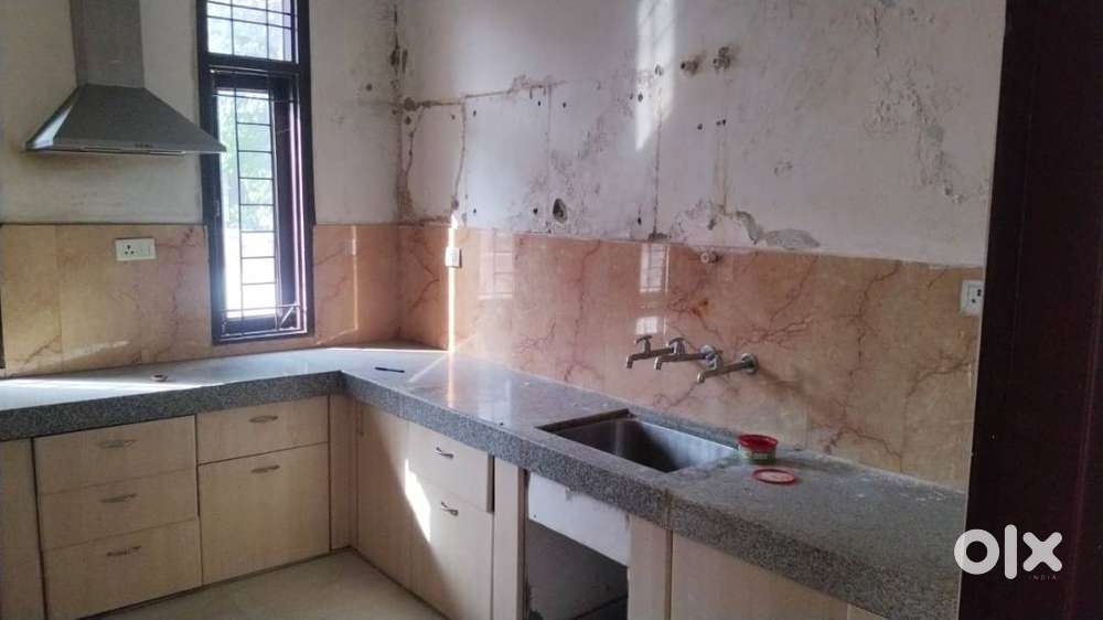 200 Sq Yrd Individual 3 BHK house for Rent