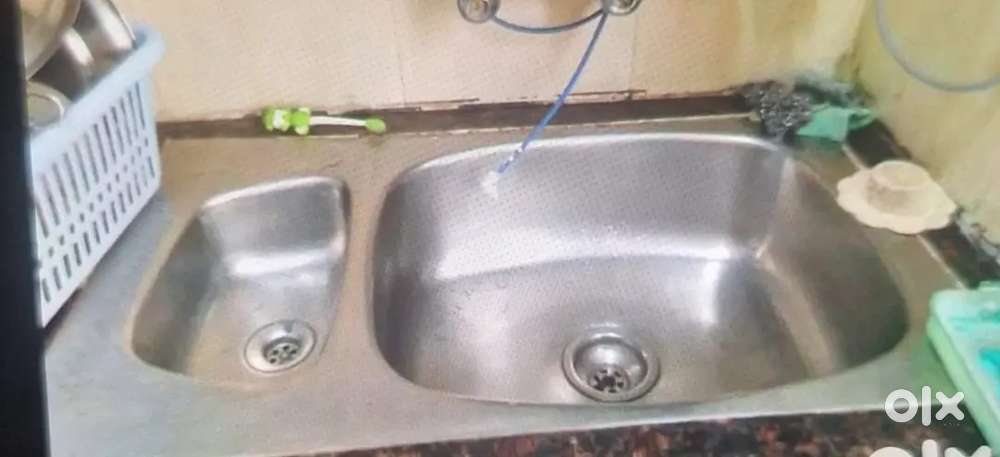 Stainless steel kitchen sink