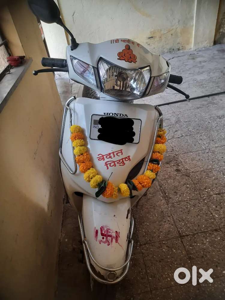 Scooty in brand new condition.स्कूटी अगदी नवीन स्थितीत