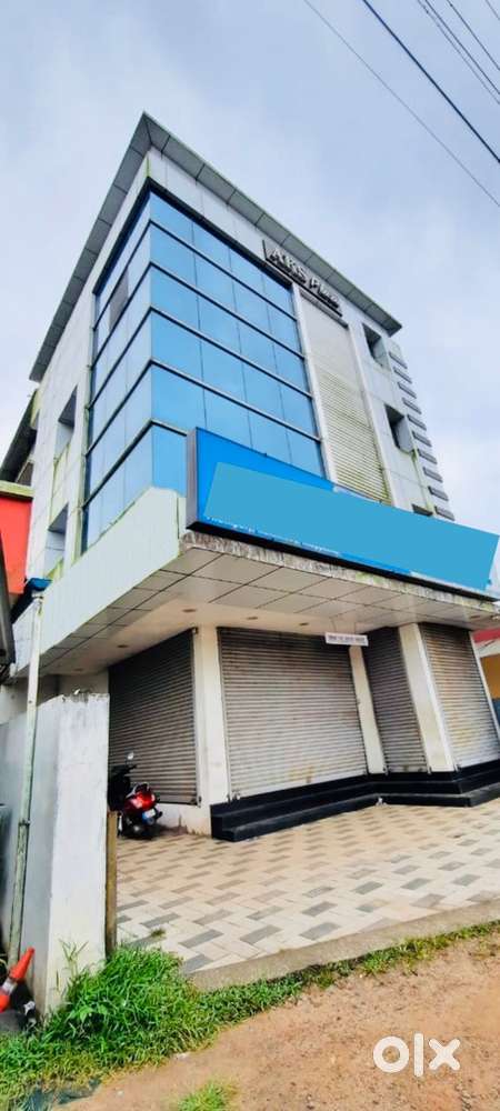 COMMERCIAL BUILDING FOR SALE