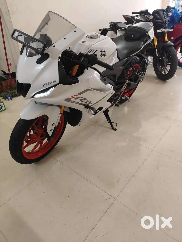 YAMAHA R15 V4 WHITE(PAY 15K REMAINING EMI OPTIONS)