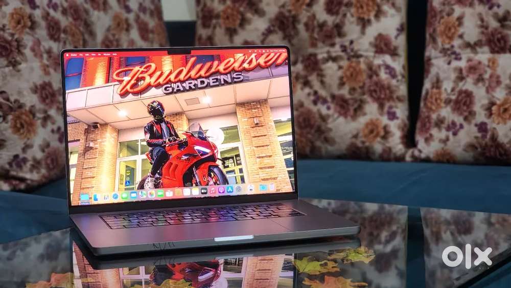 M1 Apple Macbook Pro 32GB Ram 512GB Apple SSD 16Inch Retina Display