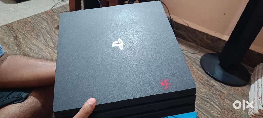 PLAYSTATION PS 4 PRO 1TB..