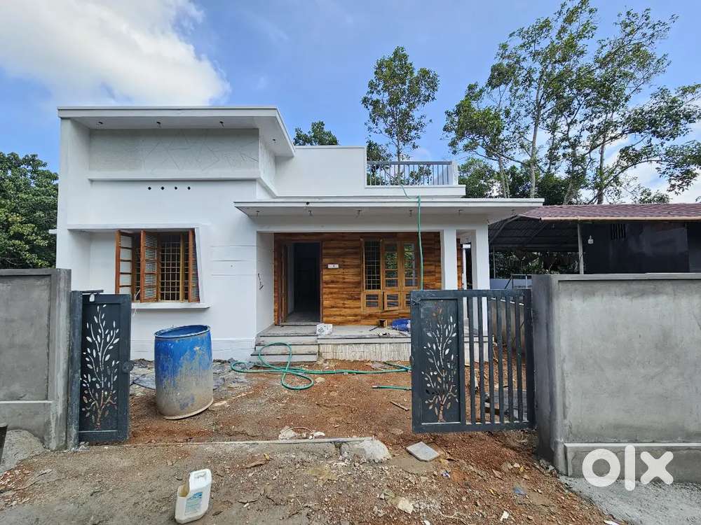 New house for sale Sreekaryam Ayirooppra