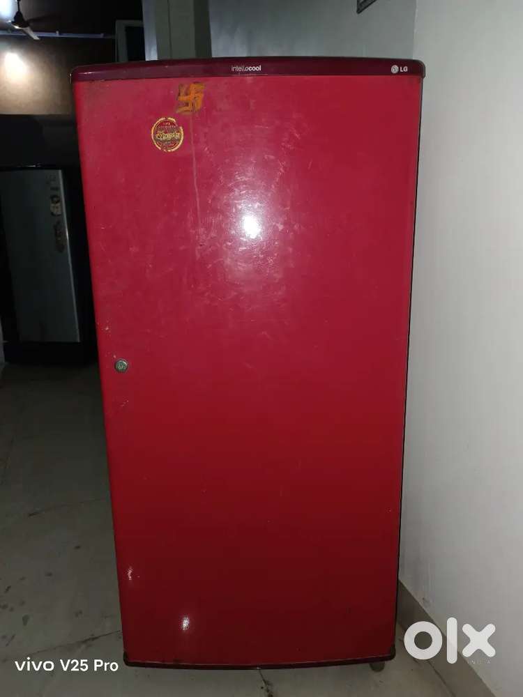 फ्रिज बेचना है अच्छी कंडीशन में है एलजी कंपनी का है