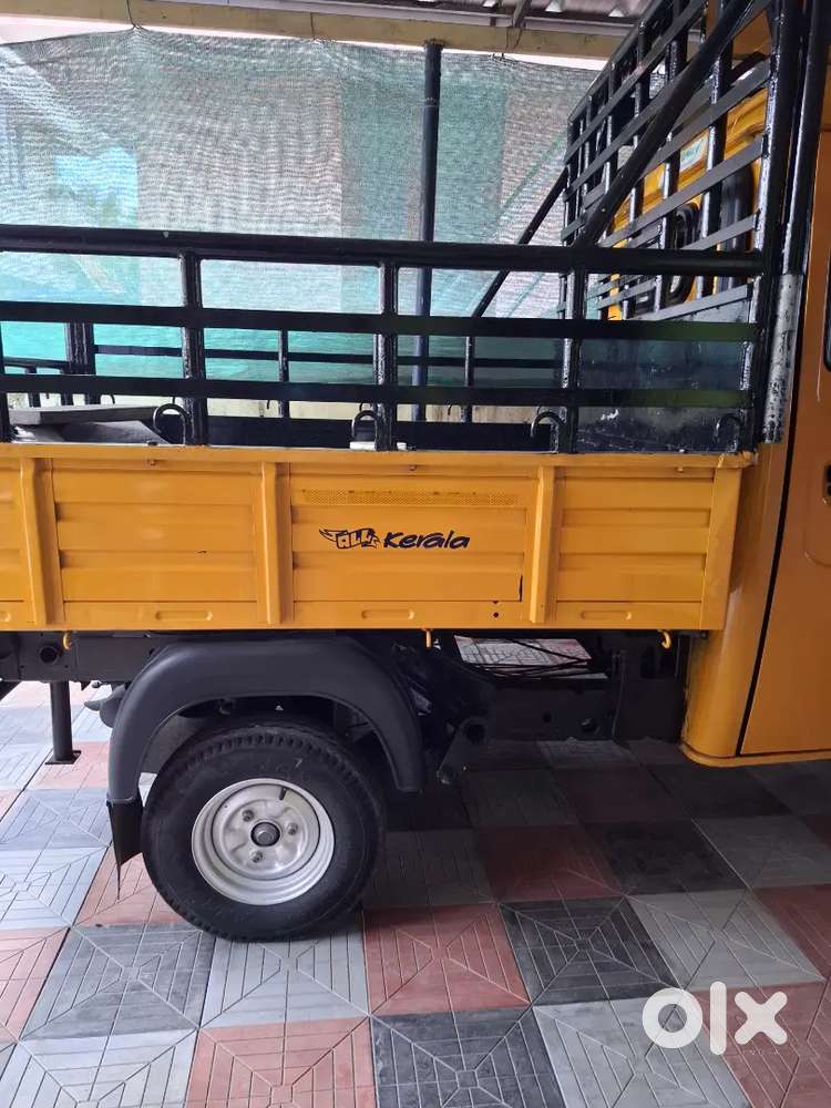 Pickup van for loading
