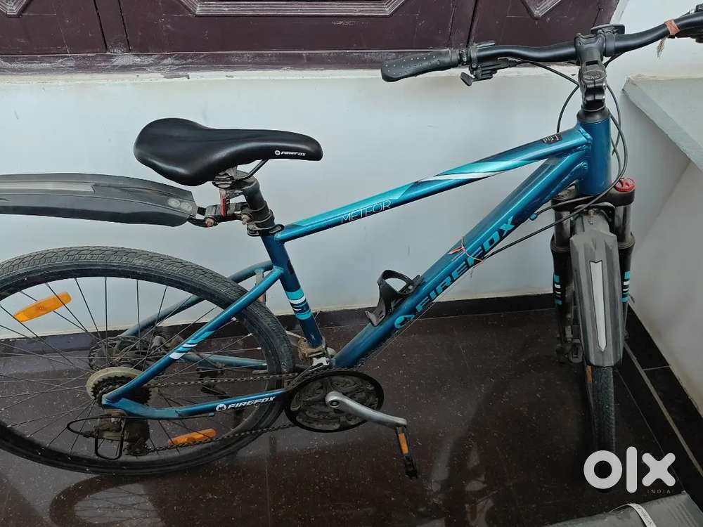 Hybrid narrow tyre bicycle