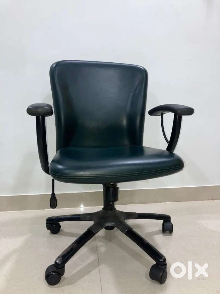 Comfortable Revolving Office Chair with Armrests (Good Condition)