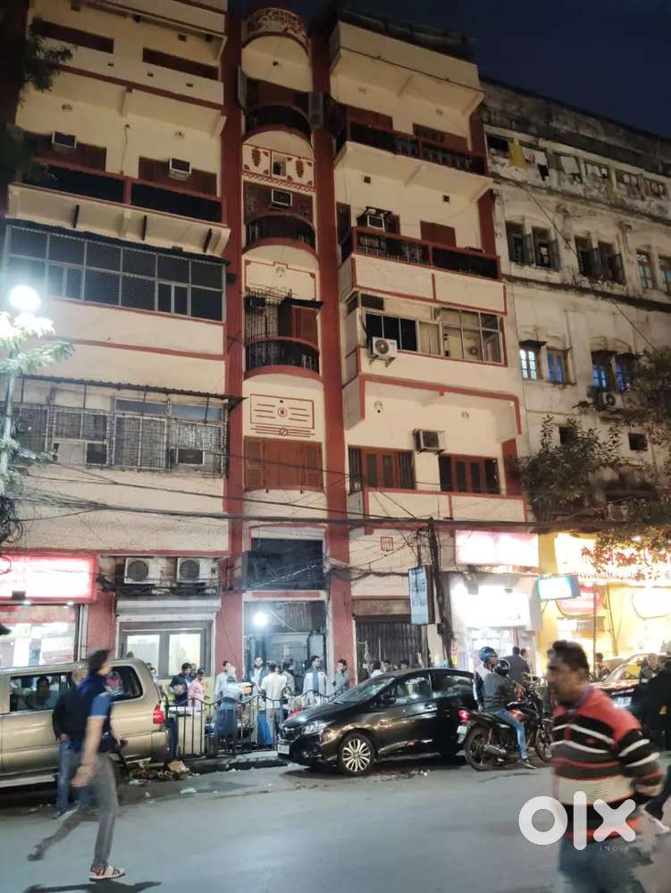 Best location, 
Urgent sell .near Dharmatala Esplanade Bentinck street