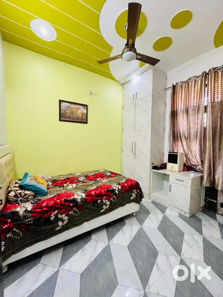 2Bhk Semi Furnished Independent 1st Floor किराये पर खाली है Sector-62