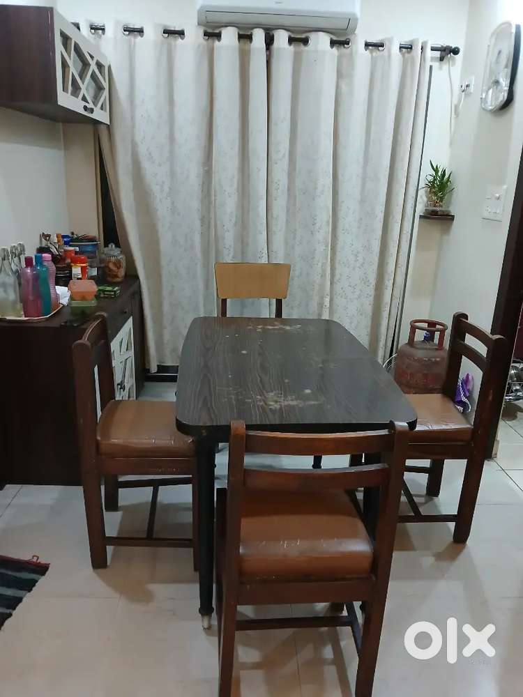 Old Dinning Table with 4 Chair