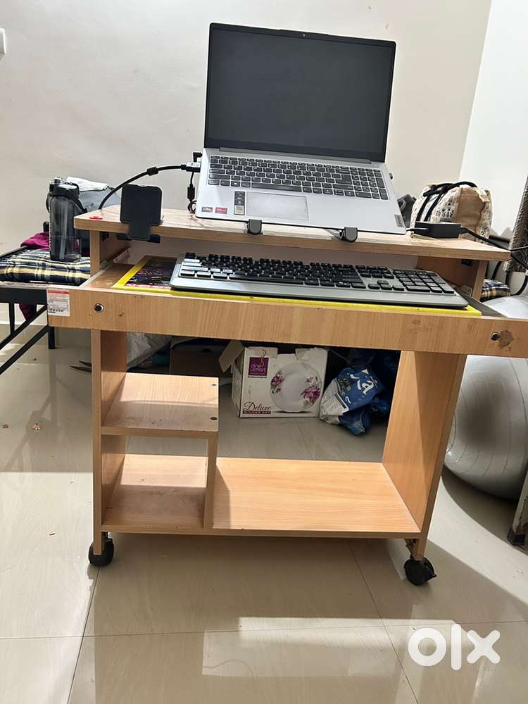 Computer/Study Table with Keyboard Tray & Storage – On Wheels