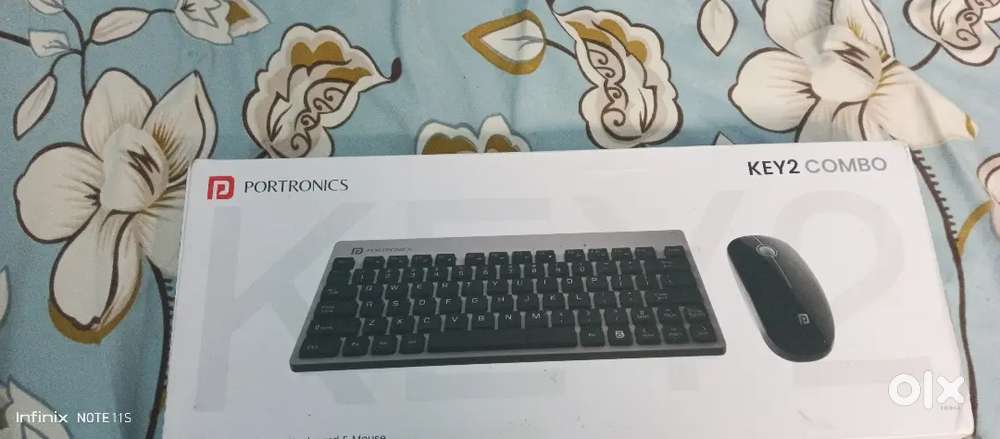 Wireless keyboard. Bluetooth speaker,