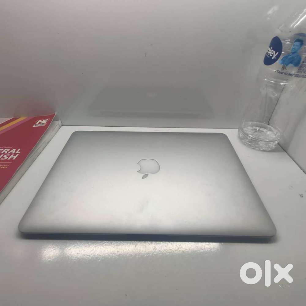 MacBook Air 17(less used) negotiable