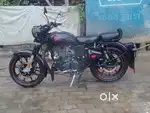 Royal Enfield classic 350 stealth black
