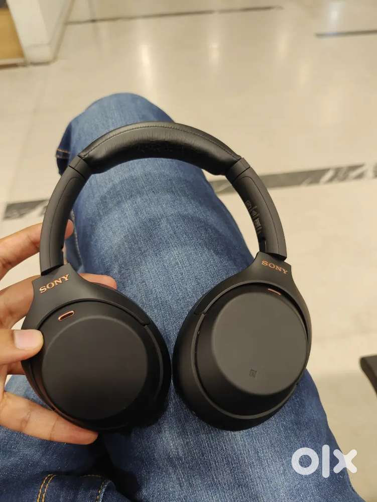 Sony WH-1000XM4 – Noise Cancelling Headphones  Excellent Condition