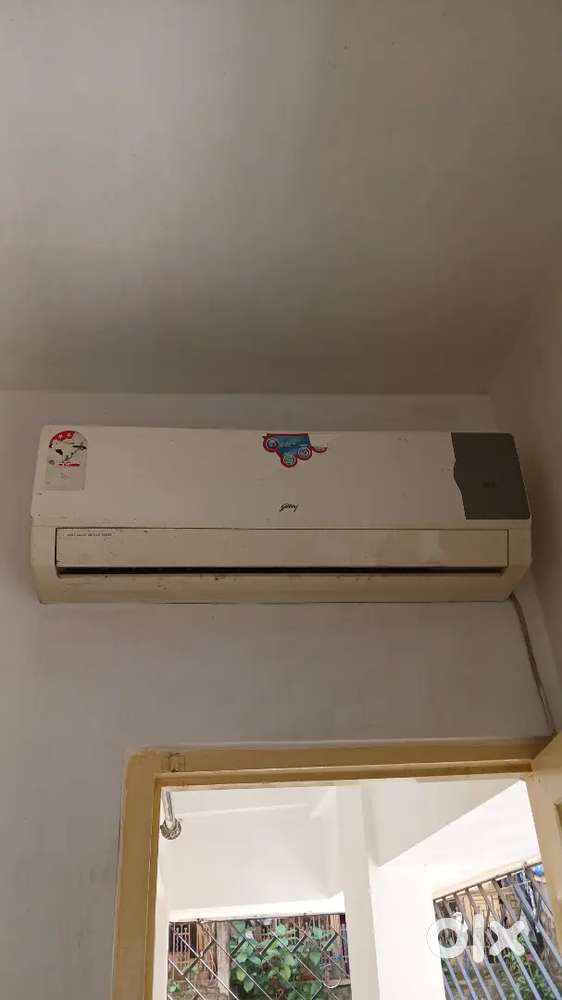 GODREJ AC (3 STAR / 1 TON) - 8 YEARS OLD
