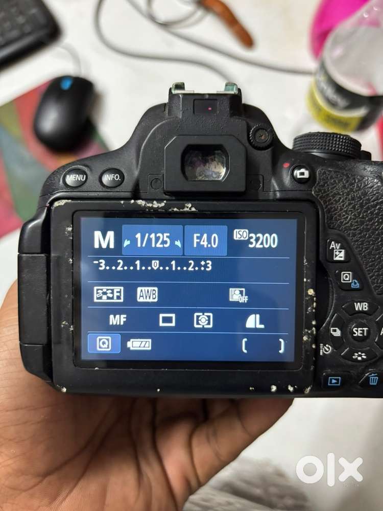 Canon 700D camera with 18-55mm lens