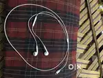 Original apple earpods (lightning pin)