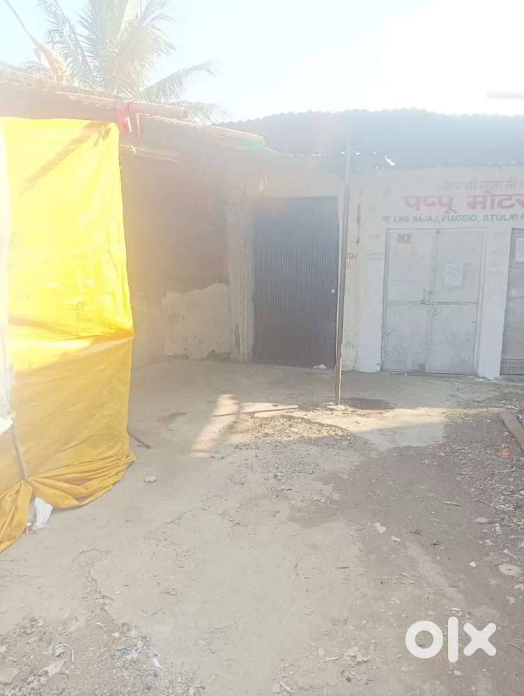 350 sq ft dukan for rent in birsa chowk near Hanuman mandir