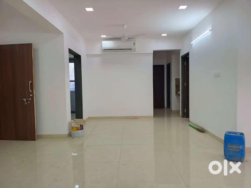 2bhk flat for heavy deposit near by market Station hospital